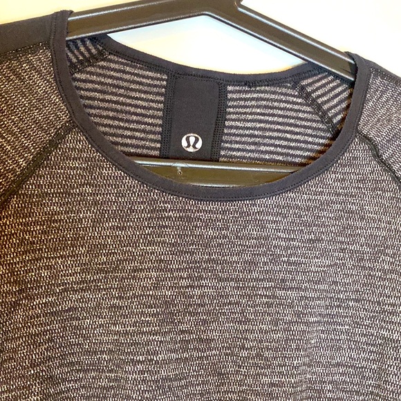 Lululemon Reversible Running Top - Picture 9 of 9